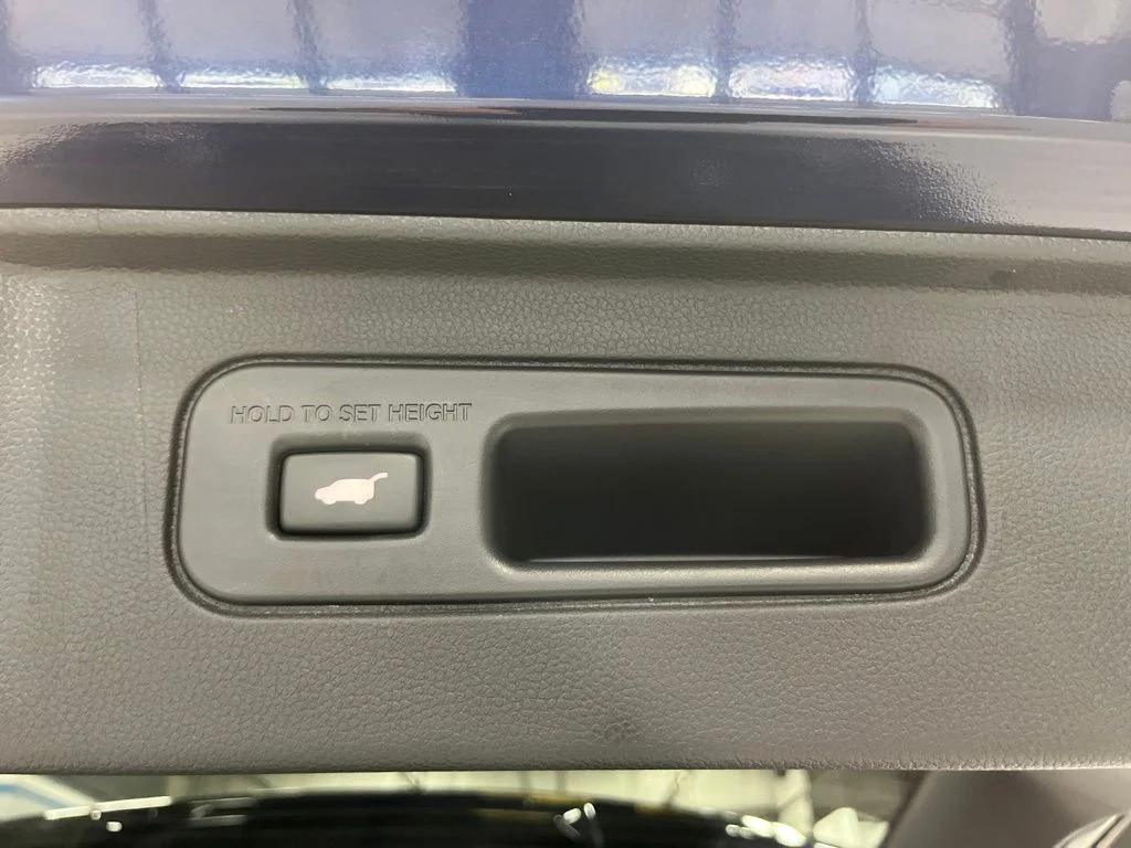 Used 2025 Obsidian Blue Pearl Honda Touring image 39