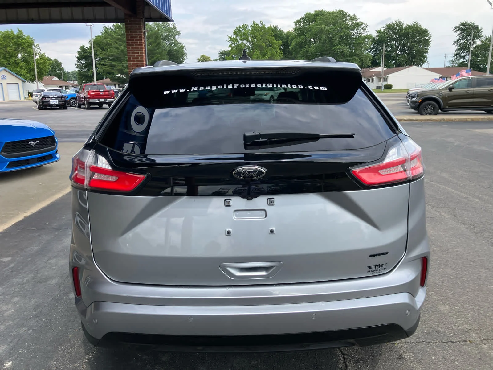 New 2023 Iconic Silver Metallic Ford SE image 16