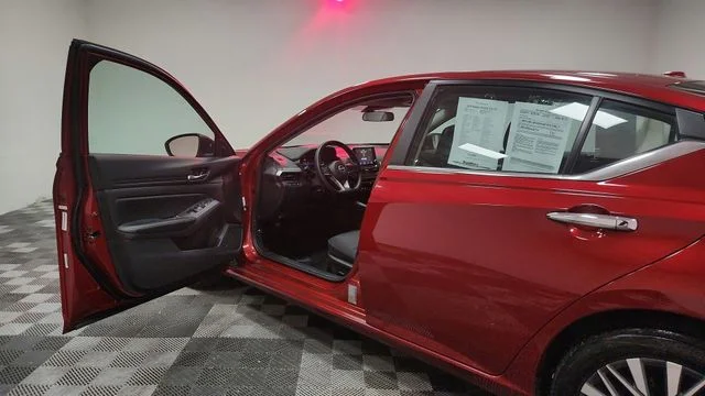 Used 2025 Red Nissan 2.5 SV image 16
