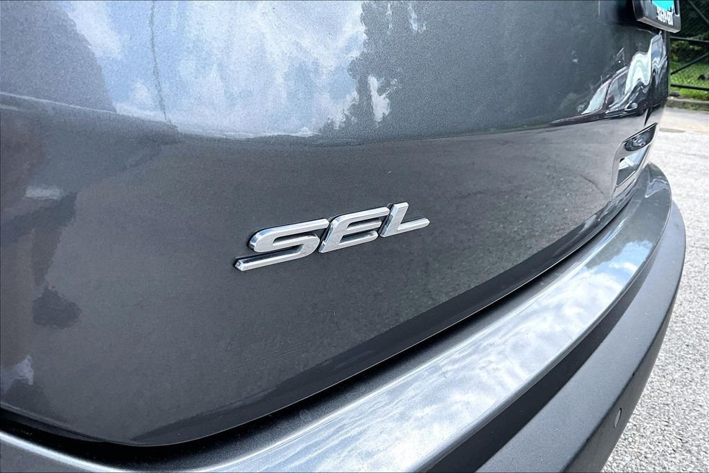 Used 2023 Gray Ford SEL image 9