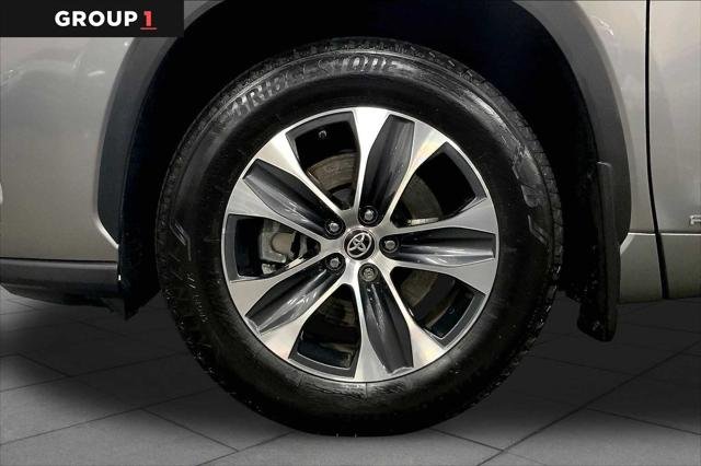 Certified Used 2025 PRECIOUS METAL Toyota  image 11