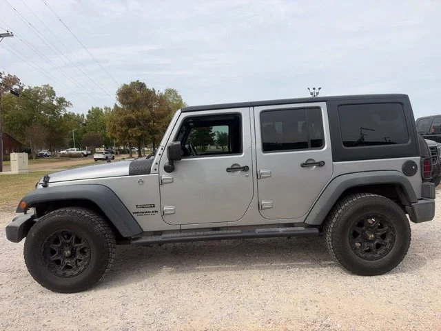 Used 2016 Silver Jeep Unlimited Sport image 8