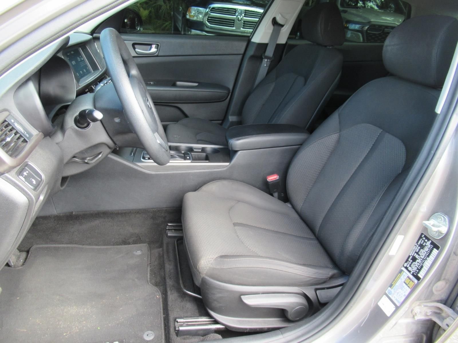 Used 2018 Silver Kia LX image 18