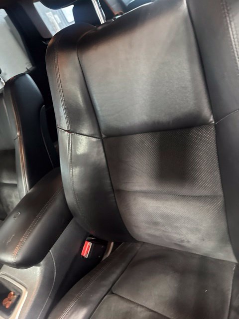 Used 2018 Black Jeep Altitude image 3