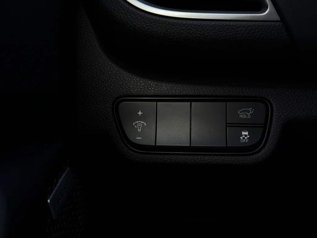 Used 2024 Snow White Pearl Kia SX image 17