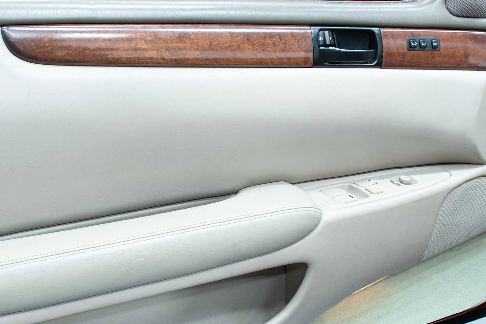 Used 1992 GARNET PEARL Lexus  image 15