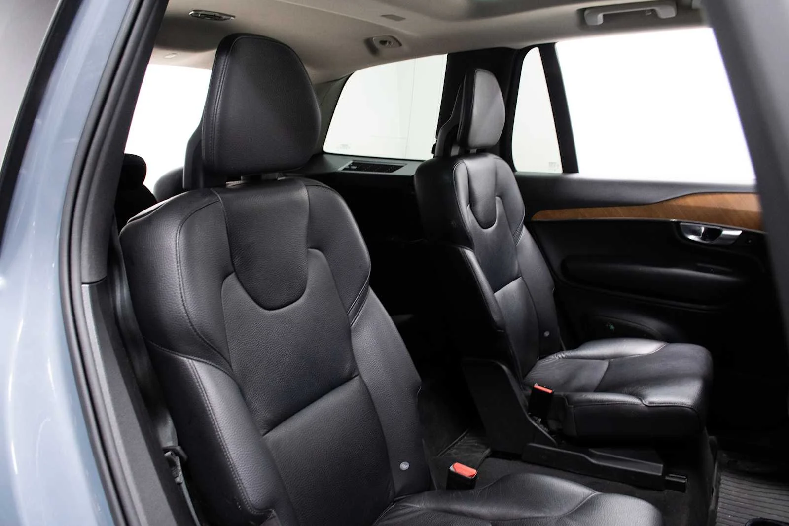 Used 2022 Thunder Grey Metallic Volvo Momentum image 23
