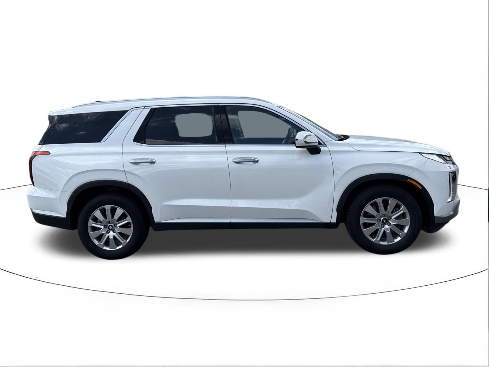 Certified Used 2024 Hyper White Hyundai SEL 7P image 2