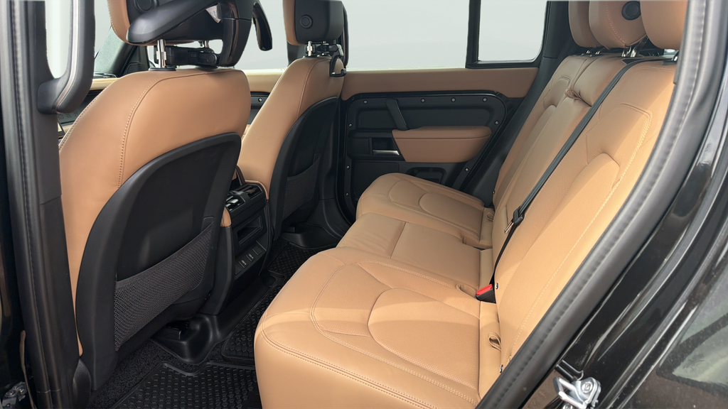 New 2026 Santorini Black Land Rover X-Dynamic SE image 16
