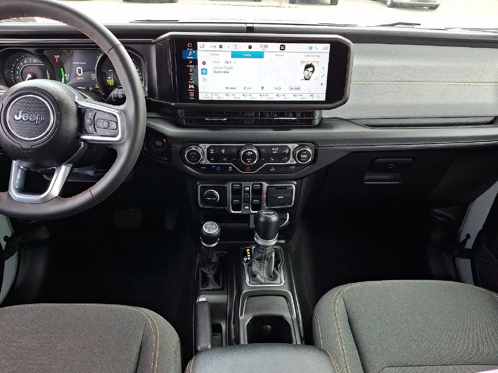 Used 2024 Earl Clearcoat Jeep Sahara image 16