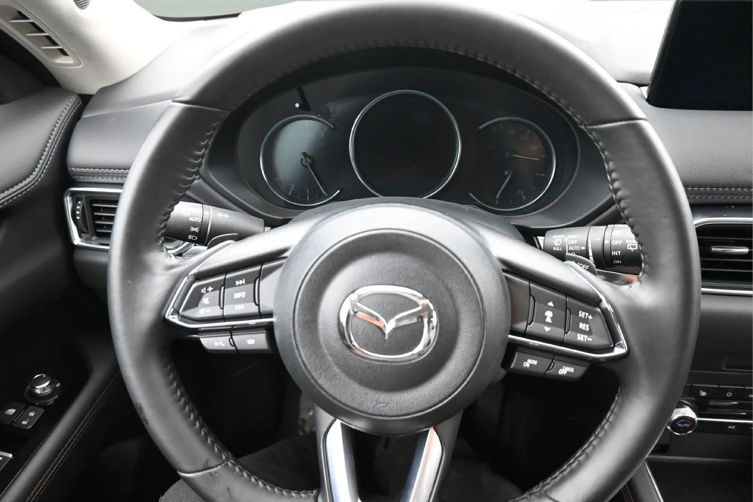 Used 2023 White Mazda 2.5 S Premium image 18