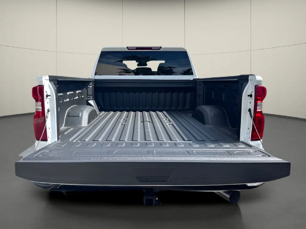New 2026 Summit White Chevrolet Custom image 28