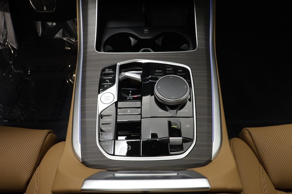 New 2026 Dravit Grey Metallic BMW xDrive50e image 14