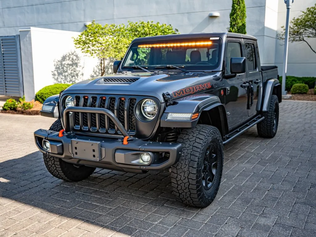 Used 2021 Granite Crystal Metallic Clearcoat Jeep Mojave image 1