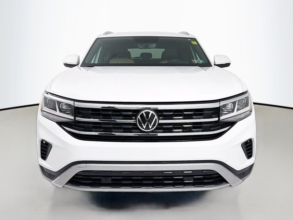 Used 2022 Pure White Volkswagen 3.6L V6 SE w/Technology 4MOTION image 2