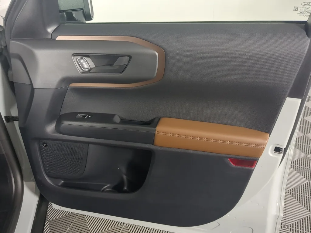 Used 2023 CACTUS GRAY Ford Badlands image 19