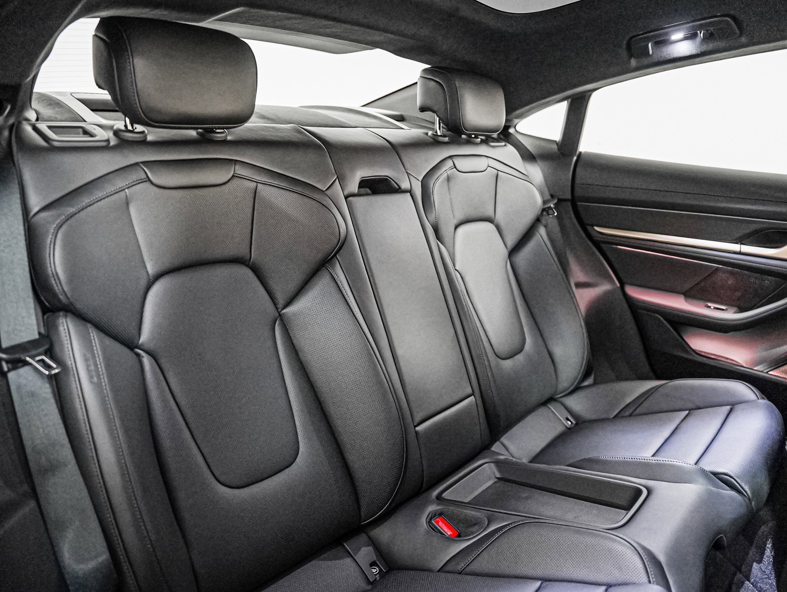 2026 Porsche Taycan Turbo S - Photo 6