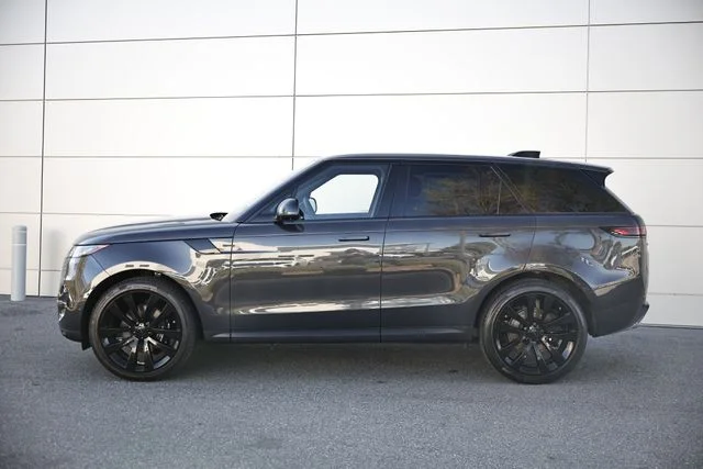 New 2026  Land Rover SE image 4