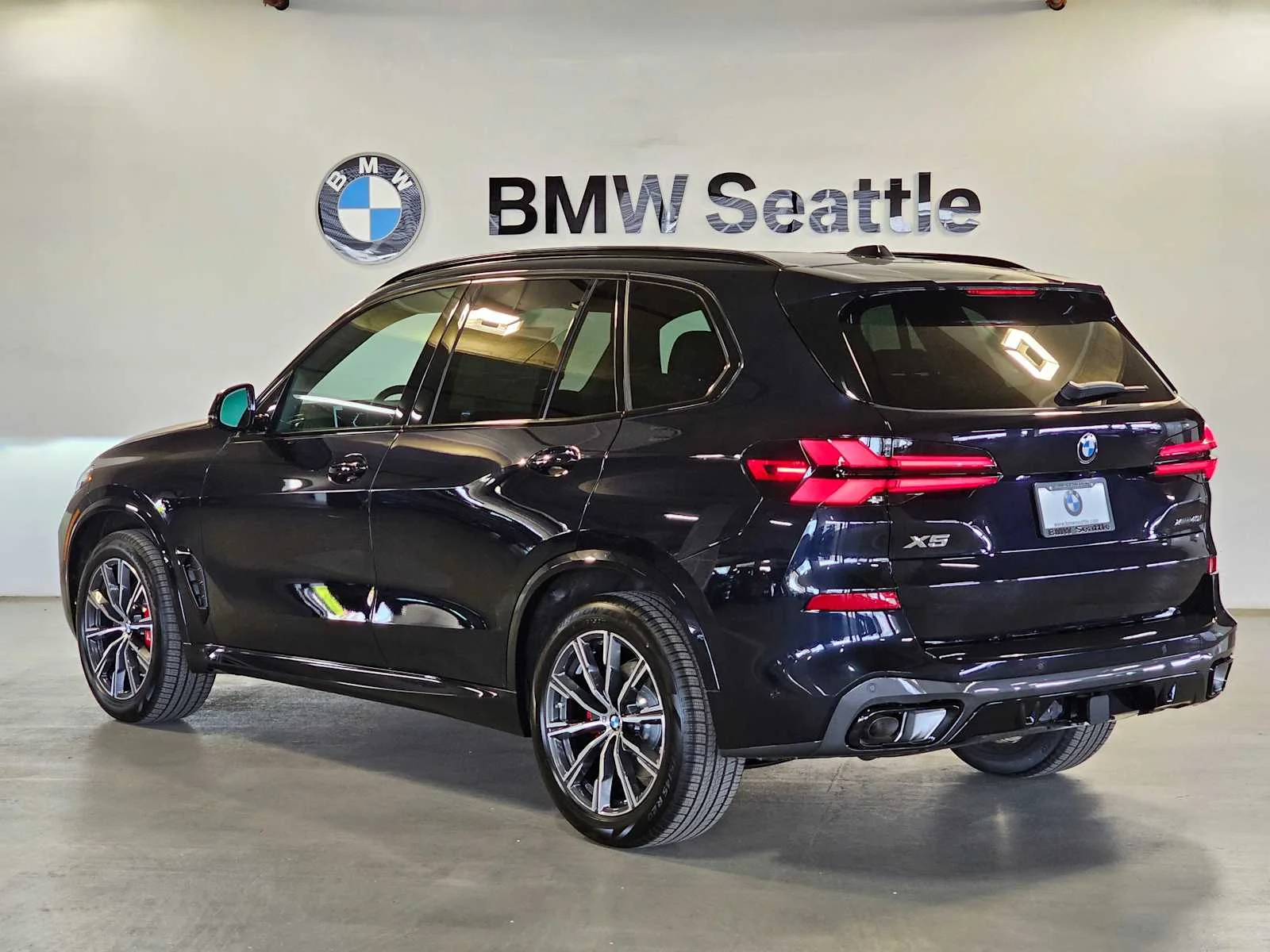 New 2026 Carbon Black Metallic BMW xDrive40i image 4