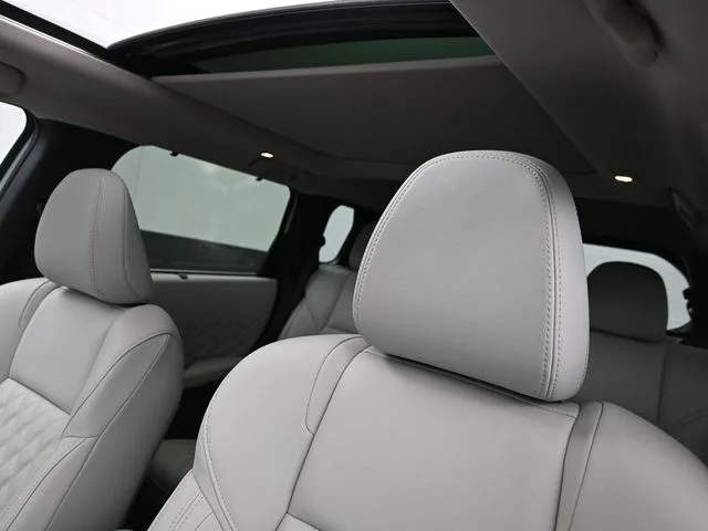 New 2025 White Mitsubishi SEL S-AWC image 14
