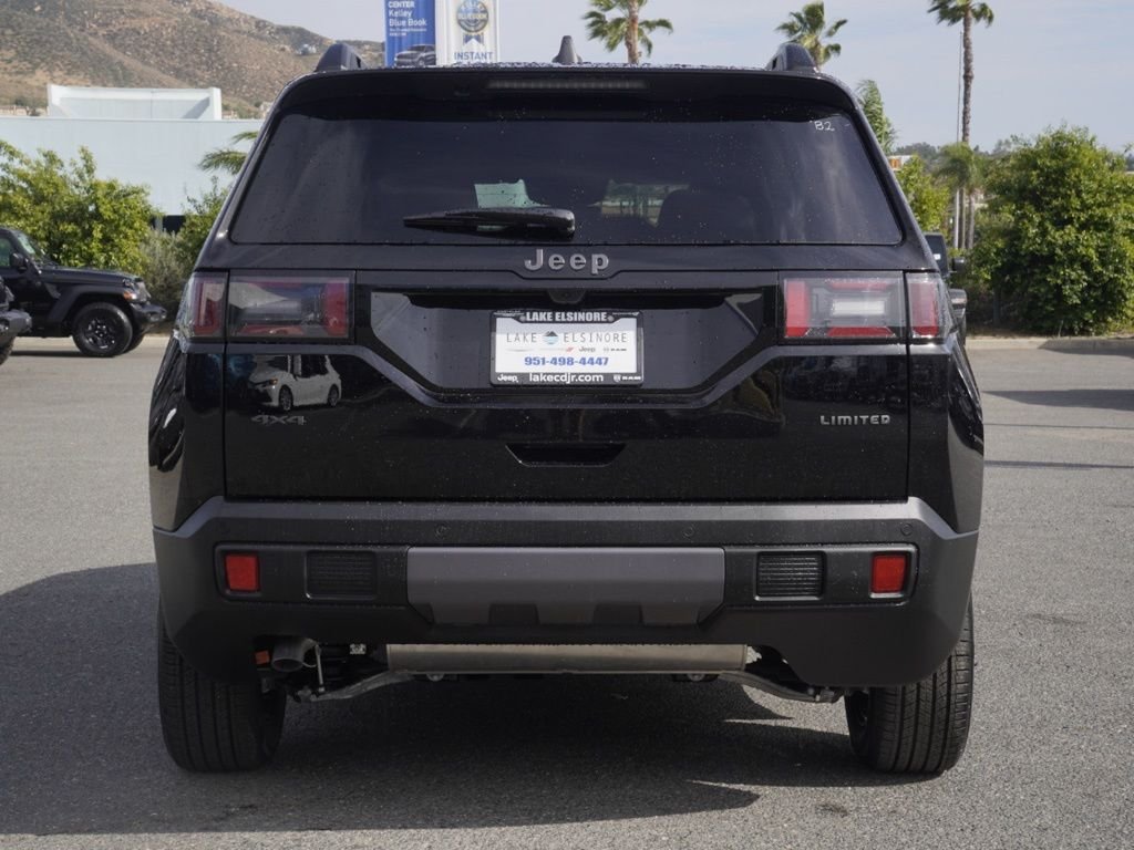 New 2026 Diamond Black Crystal Pearl-Coat Exterior Paint Jeep Limited image 4