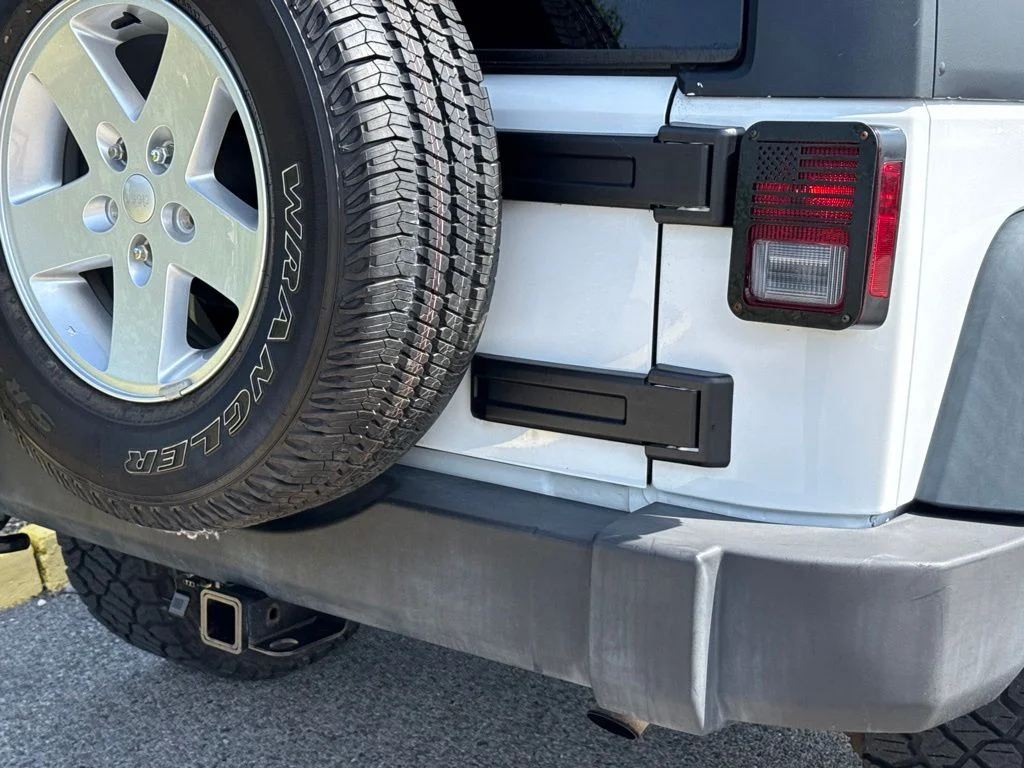 Used 2013 Bright White Jeep Unlimited Sport image 11