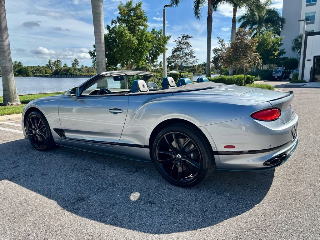 Used 2022 Silver Bentley V8 image 11