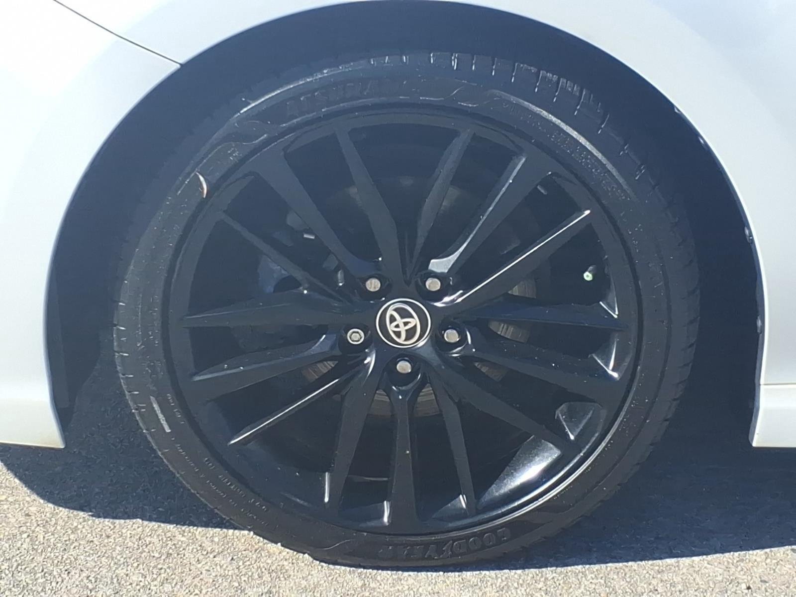 Used 2021 Wind Chill Pearl Toyota XSE image 4