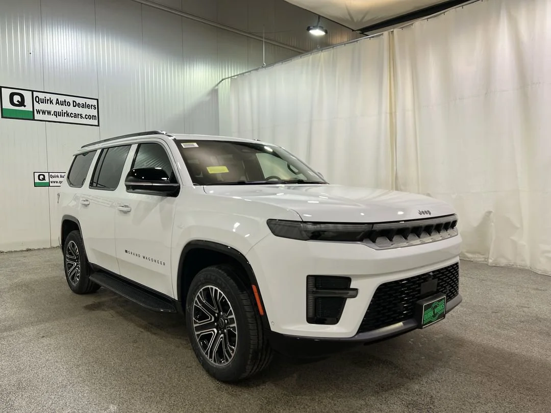 New 2026 Bright White Clear-Coat Exterior Paint Jeep BASE image 3