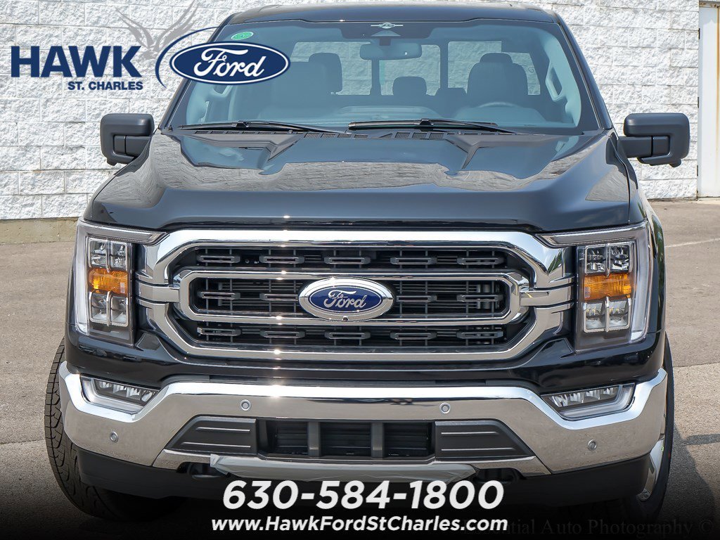 New 2023 Agate Black Metallic Ford XLT image 4