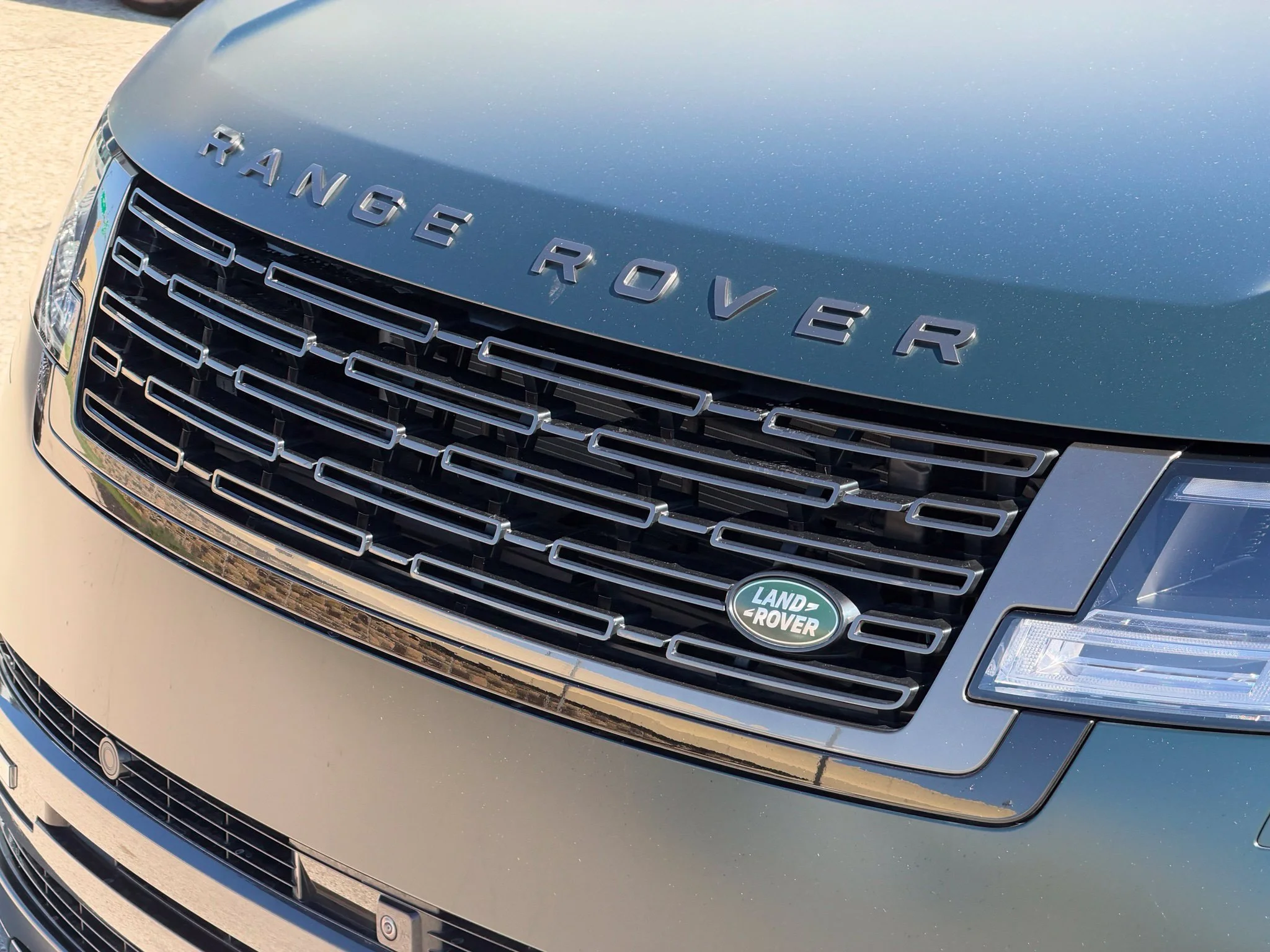 Used 2025 Green Land Rover SE image 14