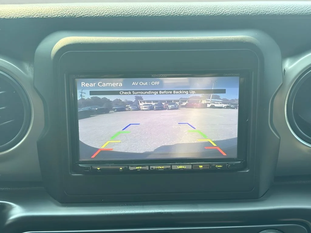 Used 2020 Green Jeep Sport image 10