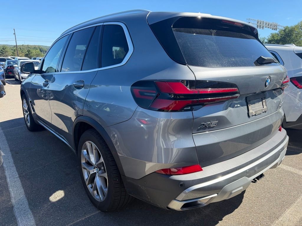 Used 2024 Skyscraper Grey Metallic BMW xDrive40i image 3