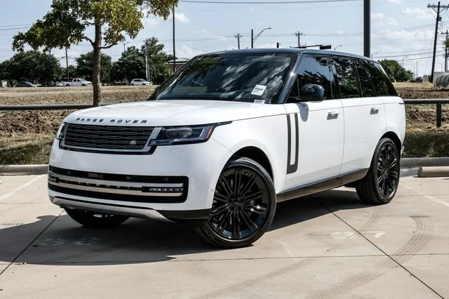 New 2026 Fuji White Land Rover SE image 2