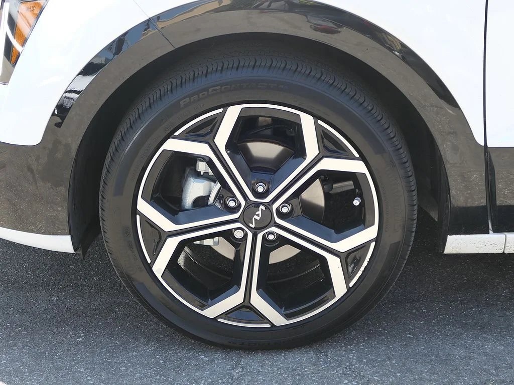 Used 2024 White Kia EX Touring image 10