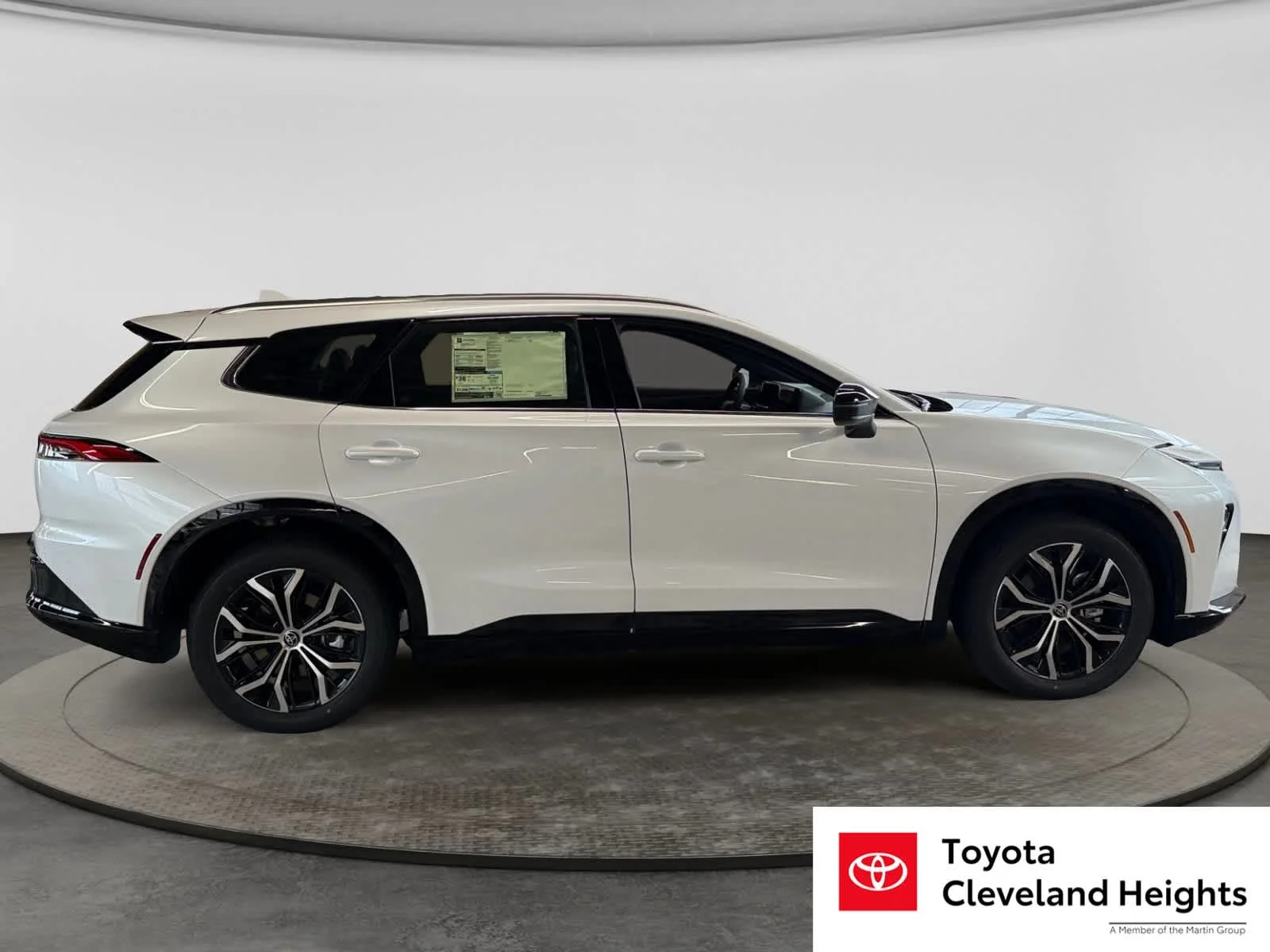 2026 Toyota Crown Signia XLE - Photo 4