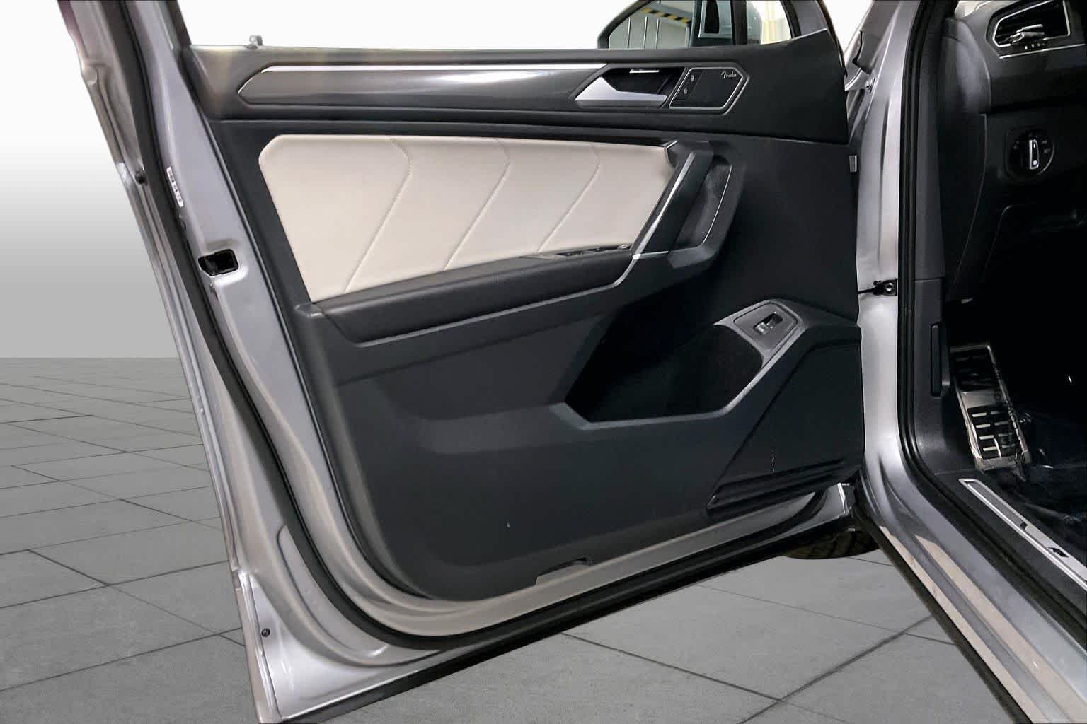 Used 2020 Pyrite Silver Metallic Volkswagen SEL Premium R-Line image 22