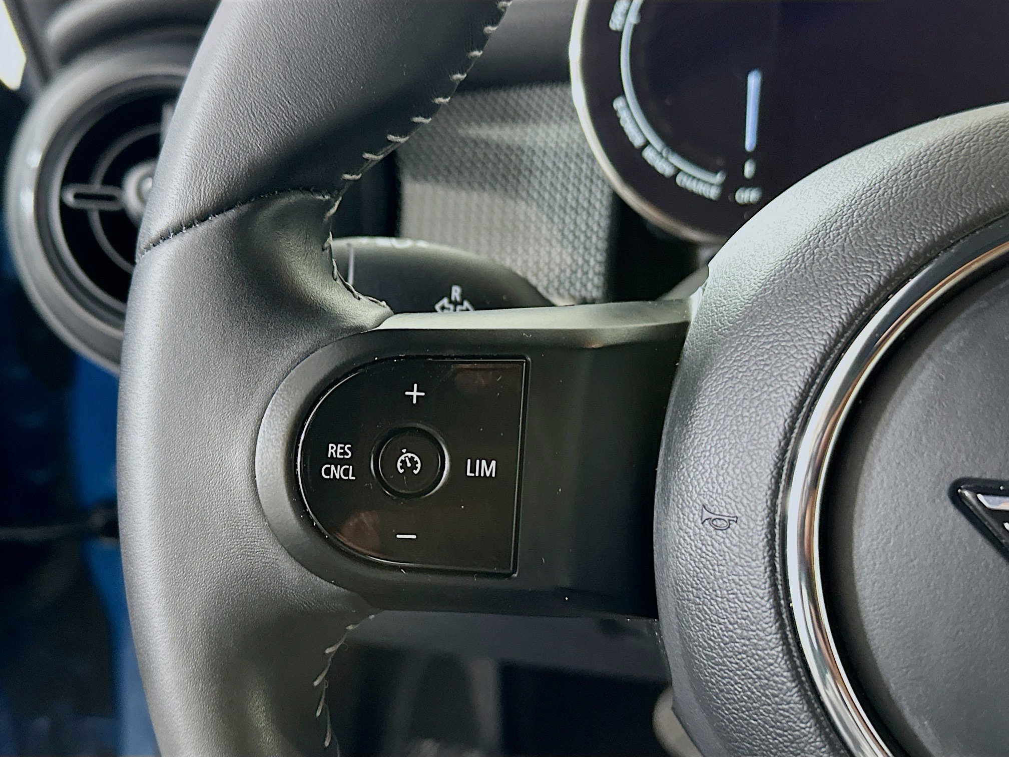 2023 MINI Hardtop 2 Door SE - Photo 16