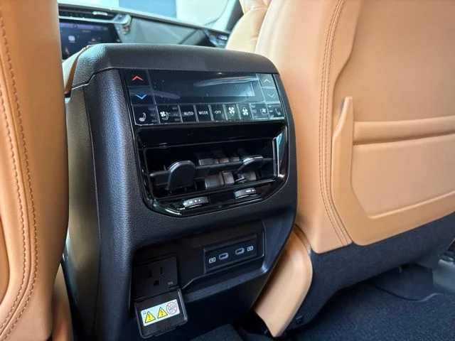 New 2027 White/off-white Jeep Summit image 17