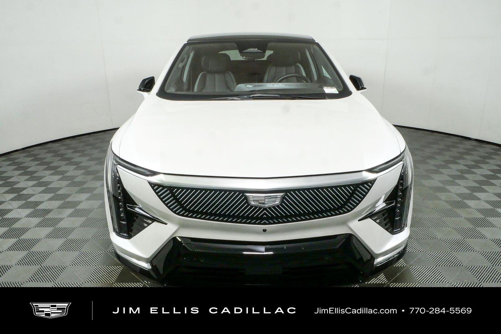 Used 2025 Crystal White Tricoat Cadillac Luxury 1 image 27