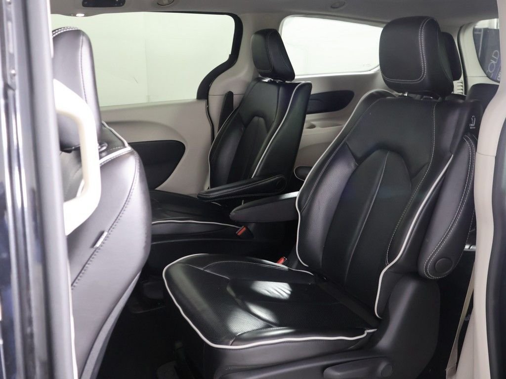 Used 2023 Black Chrysler Limited image 34