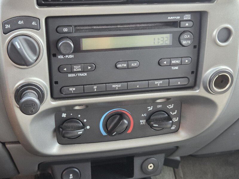 Used 2011 Oxford White FORD 4WD 4DR SUPERCAB 126" XLT image 22