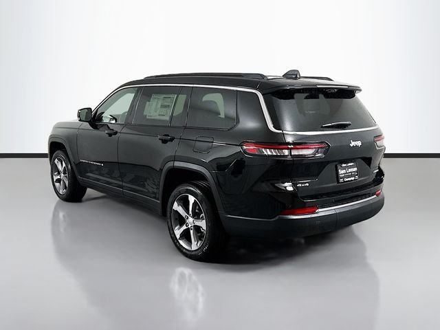 New 2025 Diamond Black Crystal Pearl-Coat Exterior Paint Jeep Limited image 5