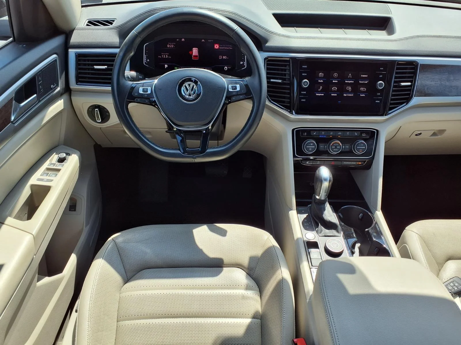 Used 2019 Deep Black Pearl Volkswagen 3.6L V6 SEL Premium image 2