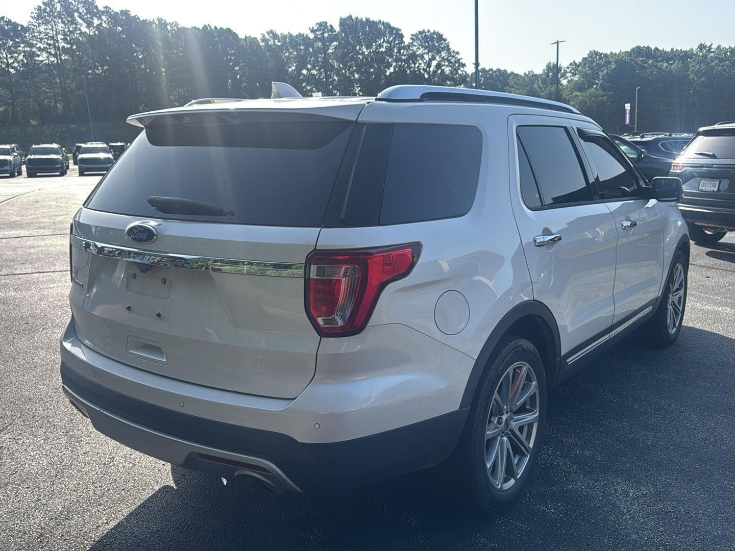 Used 2017 White Platinum Metallic Tri-Coat Ford Limited image 3