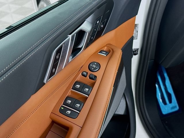 Used 2026 White BMW M60i image 18