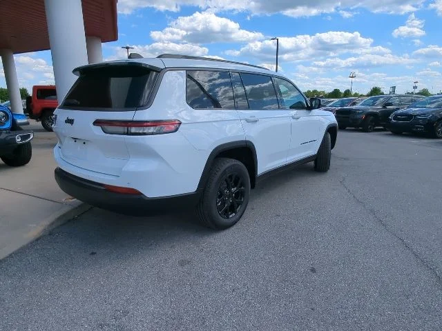 New 2026 Bright White Clear-Coat Exterior Paint Jeep Laredo image 29
