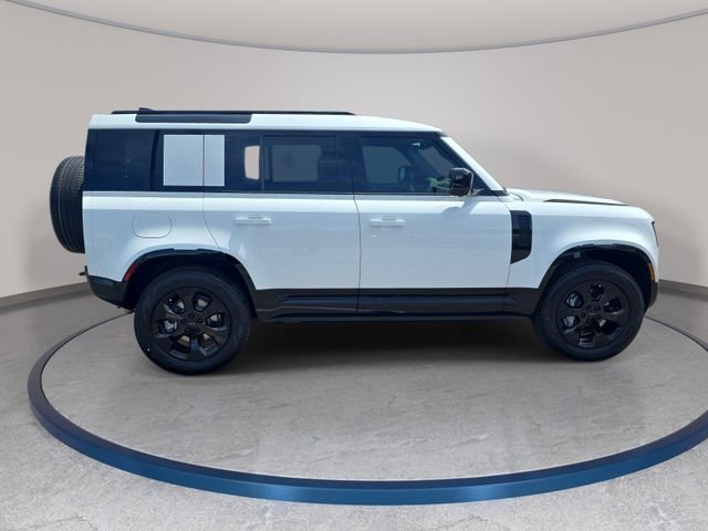 Used 2026 White Land Rover X-Dynamic SE image 4