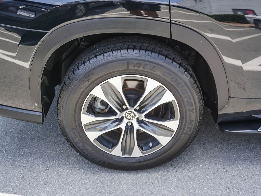 Used 2022 Black Toyota XLE image 8