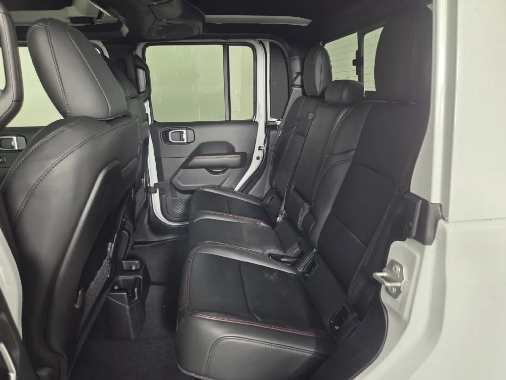 New 2026 Bright White Clear-Coat Exterior Paint Jeep Rubicon X image 17